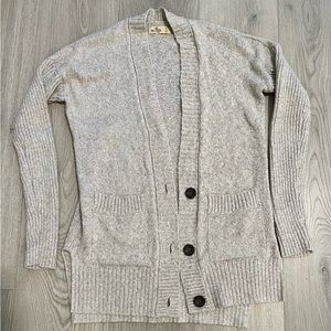 Hollister oatmeal cardigan size S